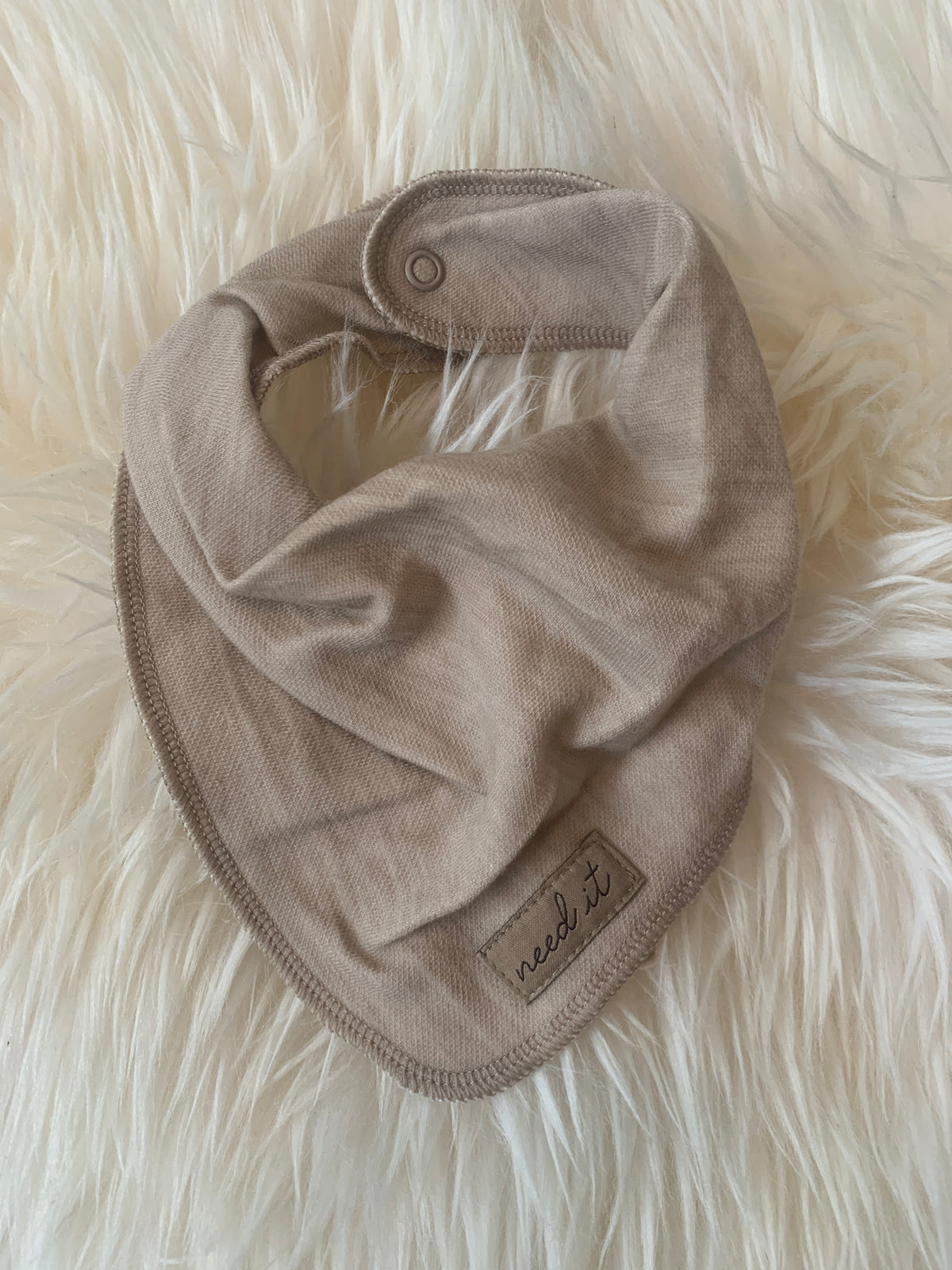 Need It - Smekke i ull/bambus "Digg" Sand
