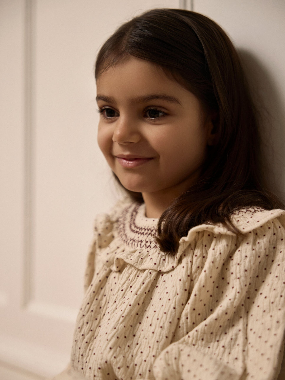Lil`Atelier bluse FROA Turtledove, nærbilde av smock-kragen